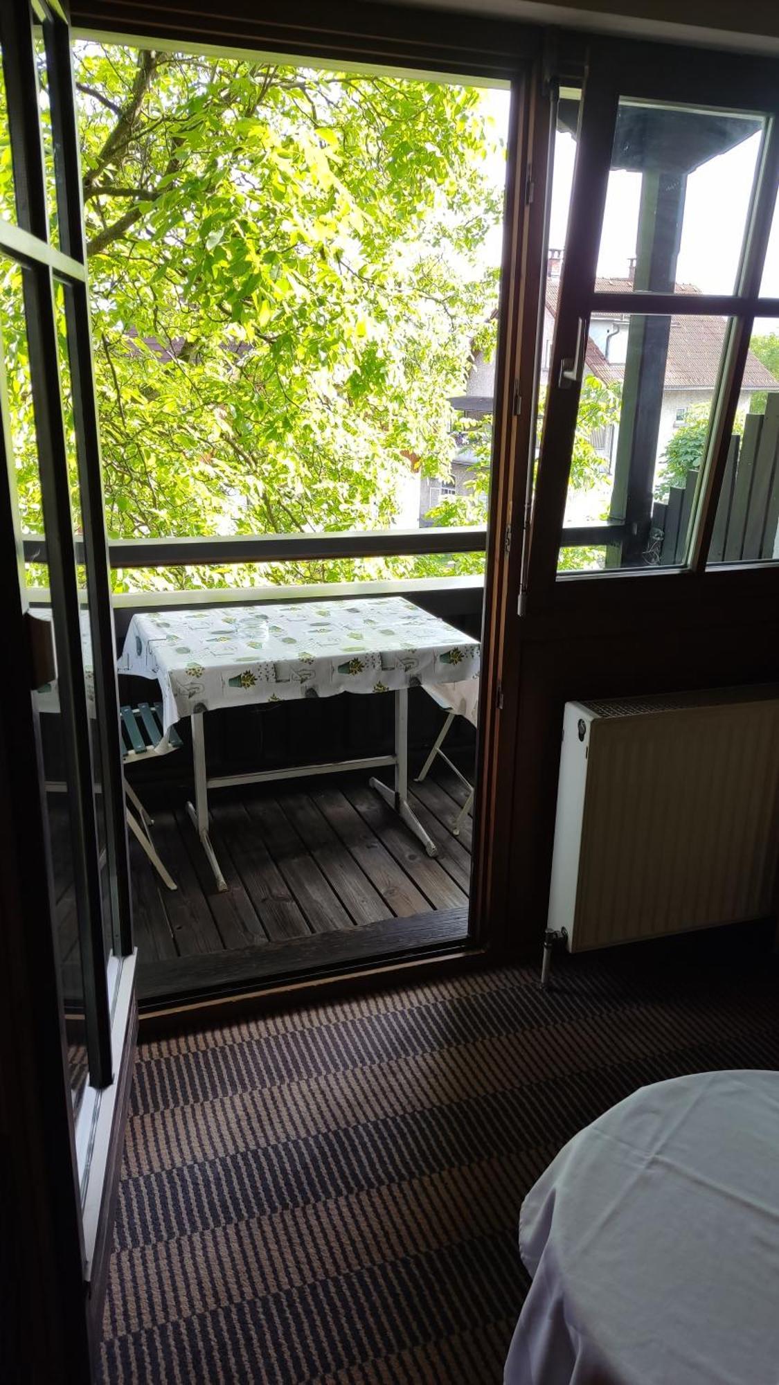 Hotel Gasthof Kroenele Лустенау Екстериор снимка