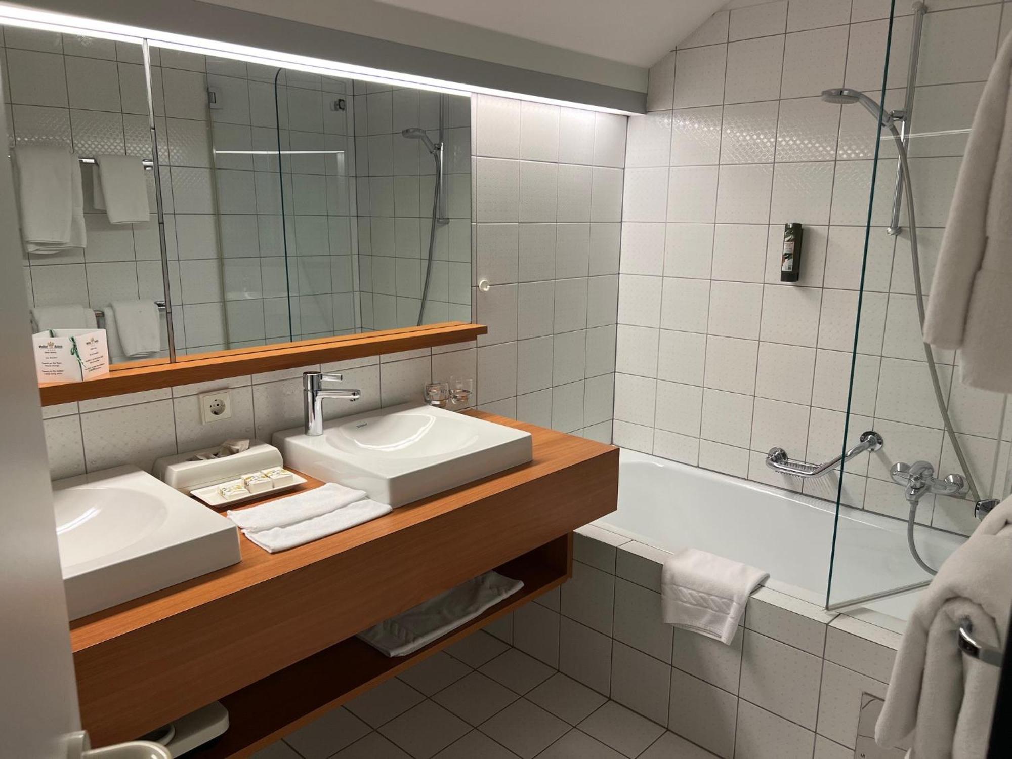 Hotel Gasthof Kroenele Лустенау Екстериор снимка