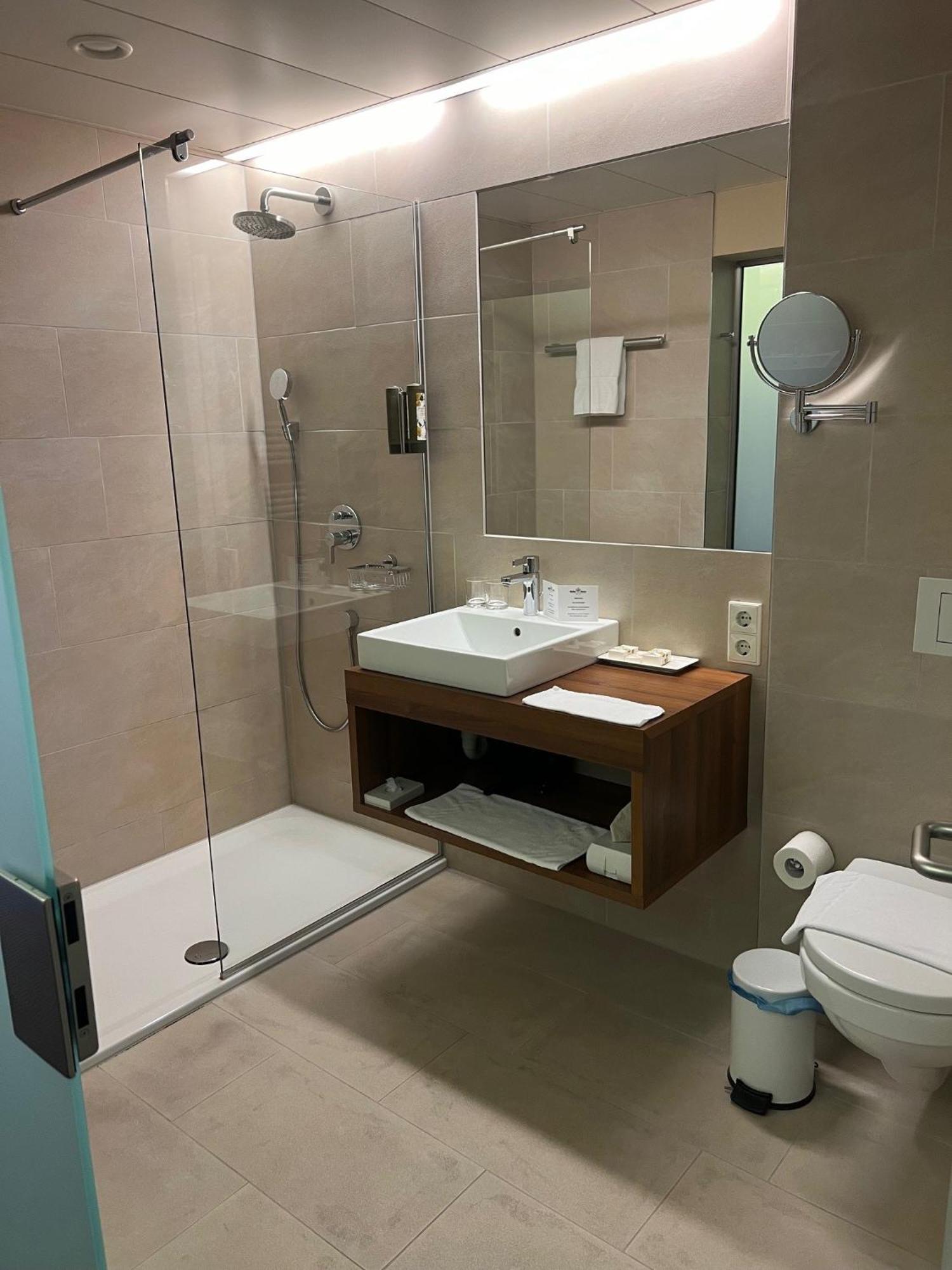 Hotel Gasthof Kroenele Лустенау Екстериор снимка
